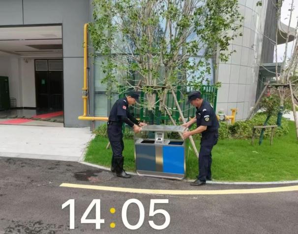 C:/Users/BA/Desktop/風(fēng)雨過(guò)后南京保安迅速行動(dòng)，恢復(fù)安“寧”面貌/4.jpg4